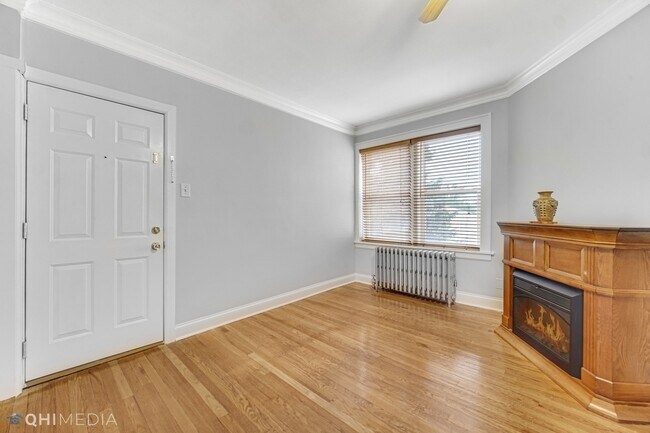 Building Photo - 2419 N Oak Park Ave