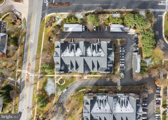 Building Photo - 5800 Clipper Ln