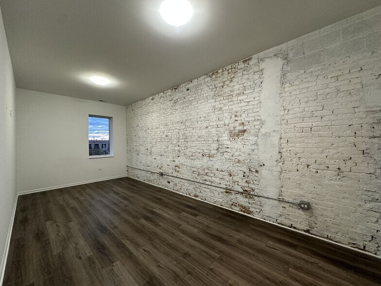 Building Photo - 2550 S Wabash Ave