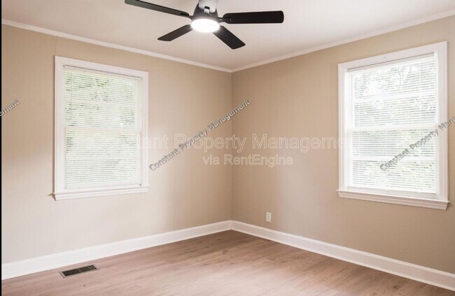 Building Photo - 489 Forest Ave