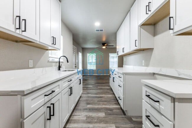 Building Photo - 2638 Burger Ave