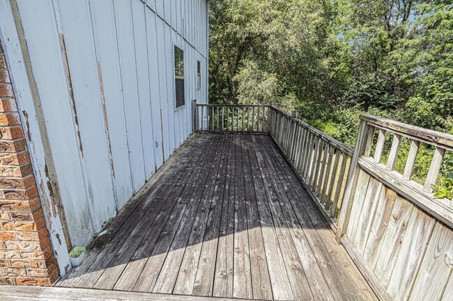 Building Photo - 318 NE Timbercreek Ct