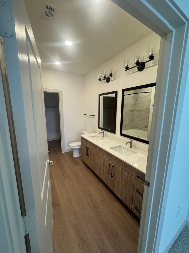 Building Photo - 4465 S Preston Rd