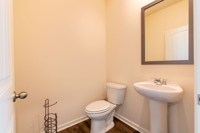 Building Photo - Spacious Family Home for Rent in Fairburn,...