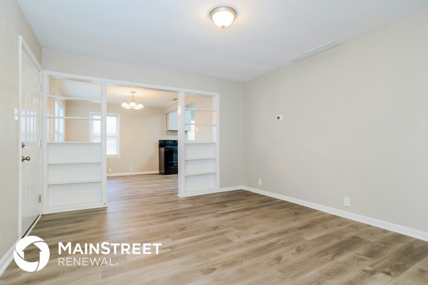 Building Photo - 1004 S Brockway St