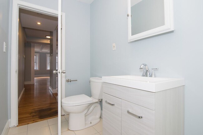Building Photo - Bright and beautifully renovated in Allsto...