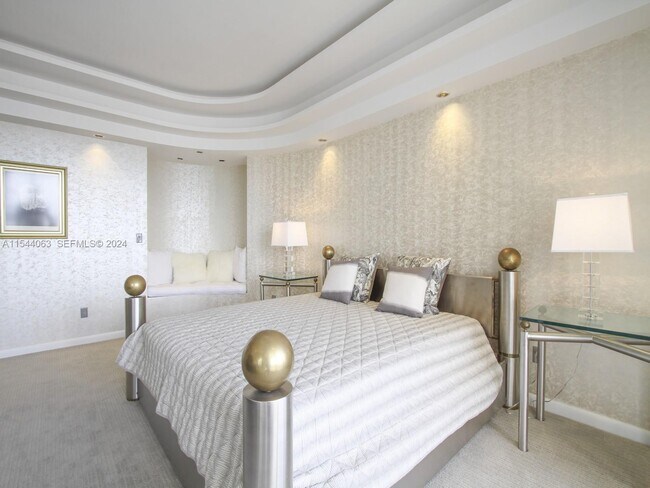 Building Photo - 2000 Island Blvd