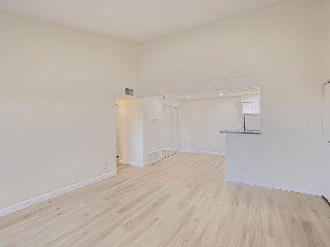 Building Photo - Stunning 1 bedroom 1 Bathroom in Lakewood!