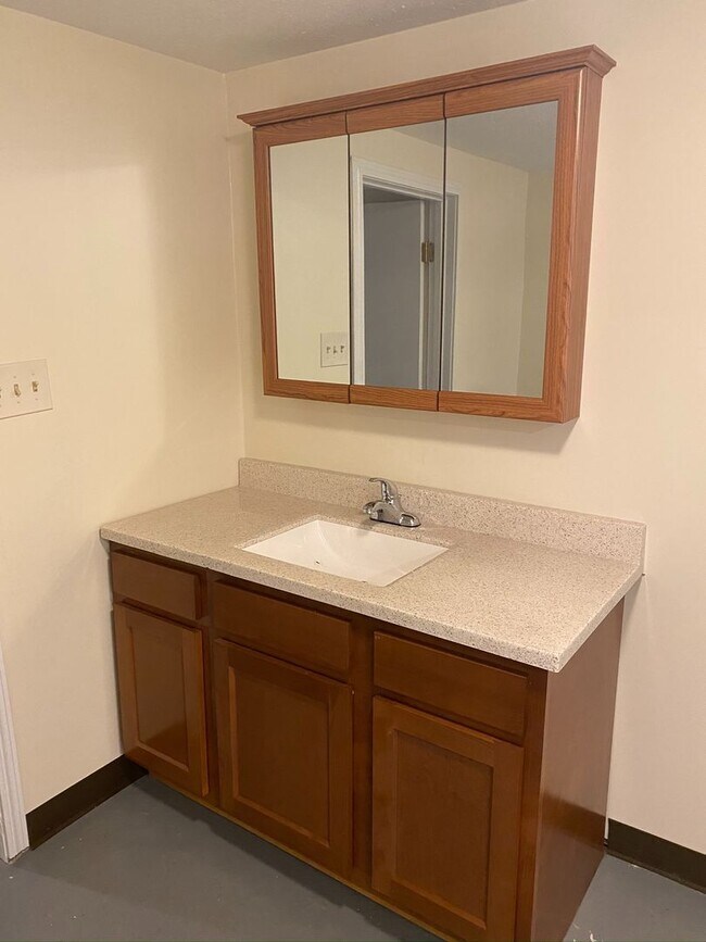 Building Photo - 422 Churchill Rd