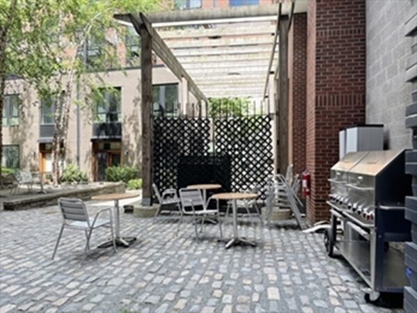 Building Photo - 251 Heath St