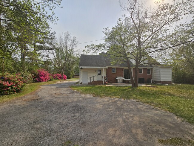 Building Photo - 404 Doris Ave