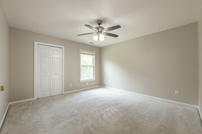 Building Photo - 315 Foe Creek Dr
