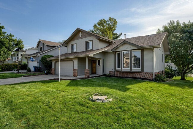 Building Photo - Fresh Updates & Prime Location Near Zorinsky!!