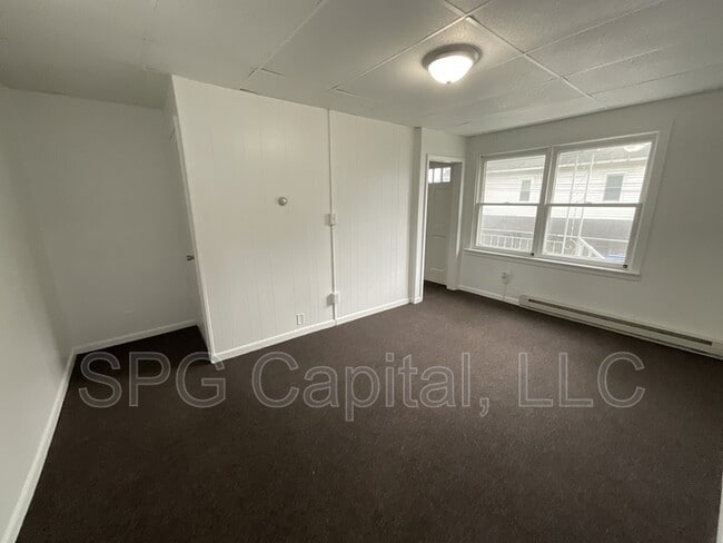 Building Photo - 229 Lincoln St