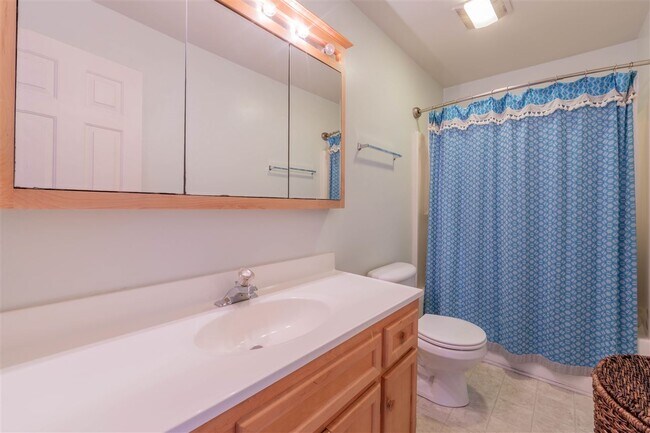 Building Photo - 115 Chisholm Pl