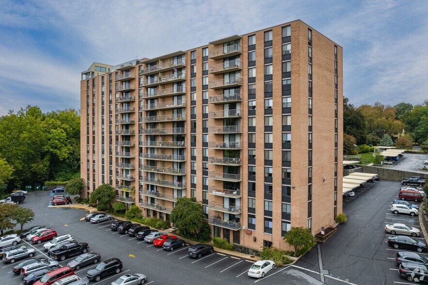 Building Photo - 801 Yale Ave