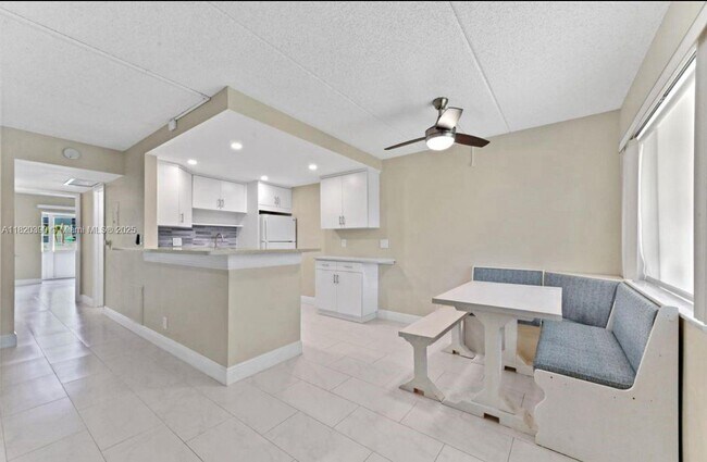 Primary Photo - 100 Village Green Cir E