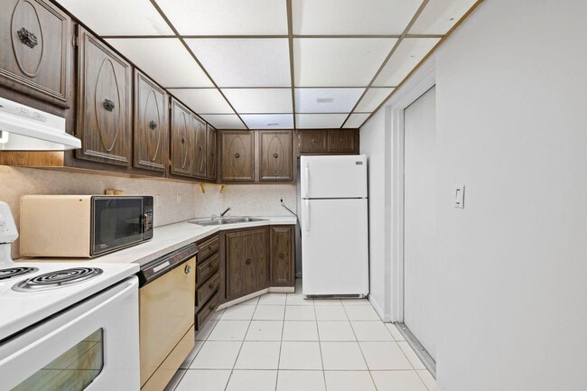 Building Photo - 3101 Oakland Shores Dr