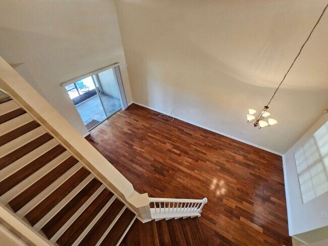 Building Photo - Large Melbourne Townhome