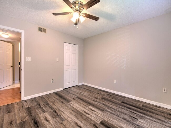 Building Photo - 209 Lake Brook Cir