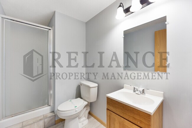 Building Photo - 621 S Longbranch Dr