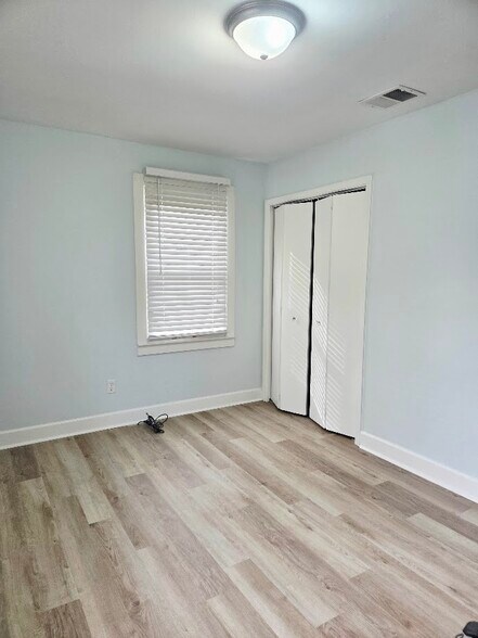 bedroom - 514 Laurens Avenue