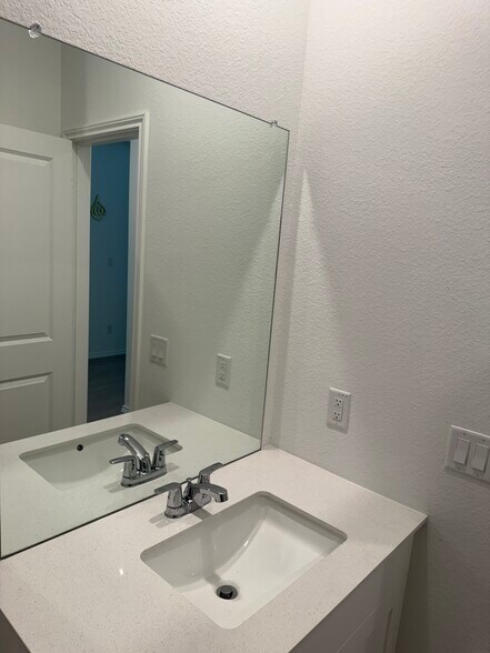 Building Photo - 13400 Trumpet Creeper Dr