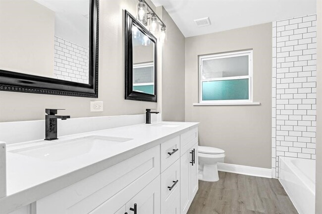 Building Photo - 5730 Old Lodge Dr