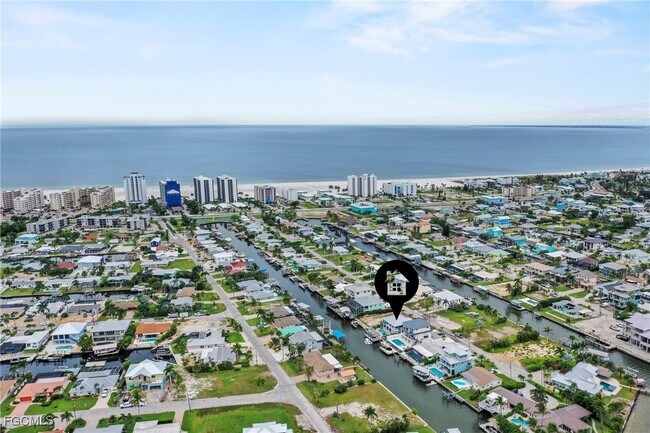 Building Photo - 256 Ibis St