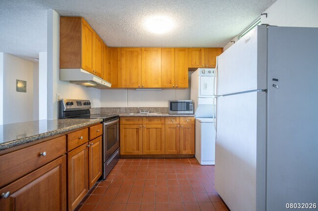Building Photo - $2,600 / 2br - 2 Bed 1 Bath Condo In Valleyview Melemanu
