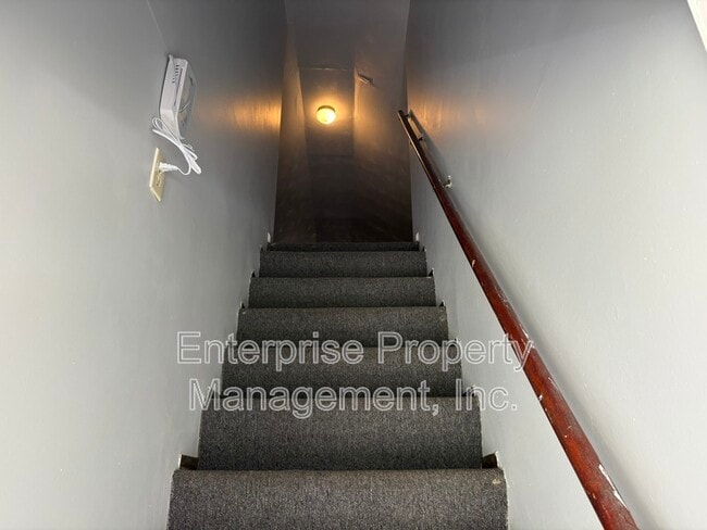 Building Photo - 2371 Parkway Pl