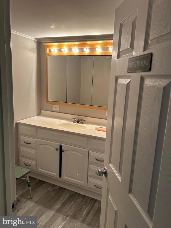 Building Photo - 10710 Tyrone Dr