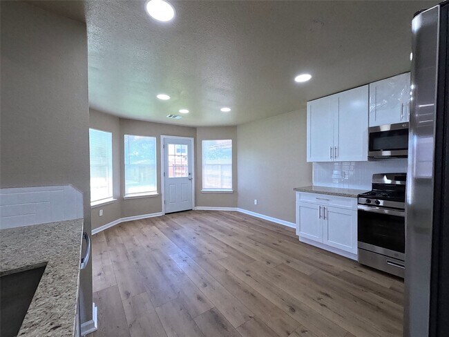 Building Photo - 17107 Westminster Village Ct