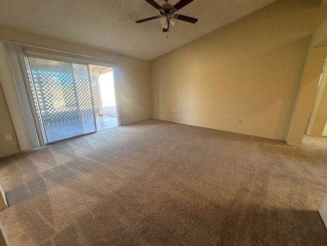 Building Photo - SINGLE LEVEL 3 BEDROOM HOME WITH NO HOA