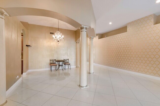 Building Photo - 12372 Cascades Pointe Dr