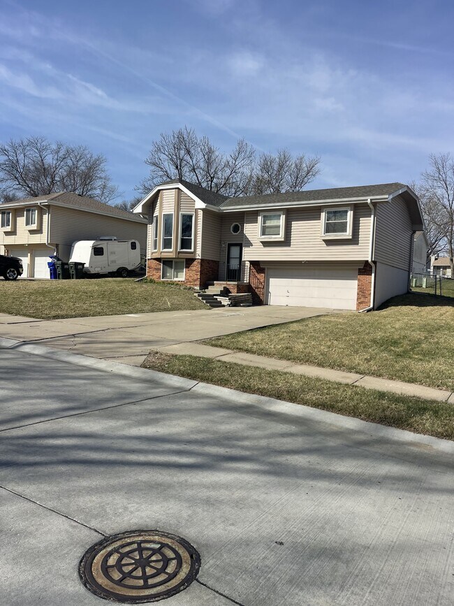 Building Photo - 406 Laredo Rd