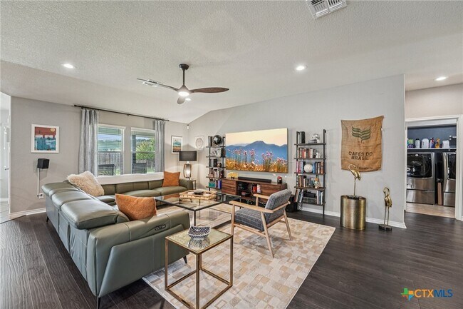 Building Photo - 3303 Vineyard Trail