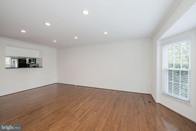 Building Photo - 5223 Dunstable Ln