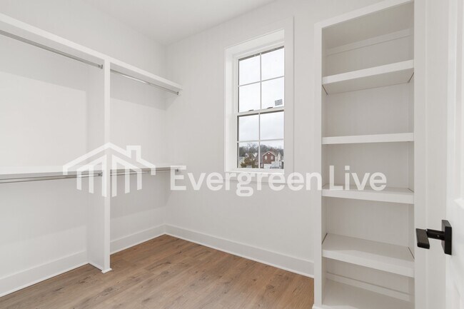 Building Photo - 129 Leggo Ave