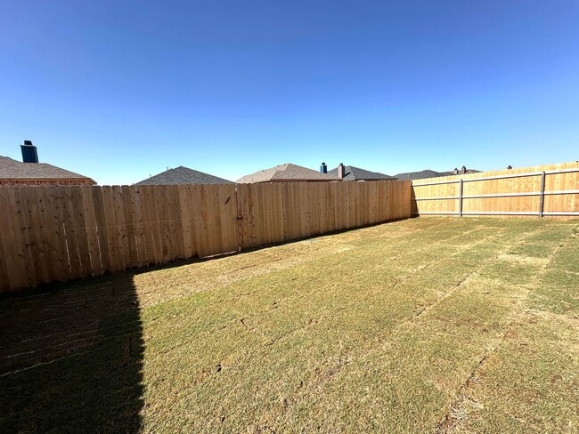 Building Photo - 4Bed/2Bath Available 6/5