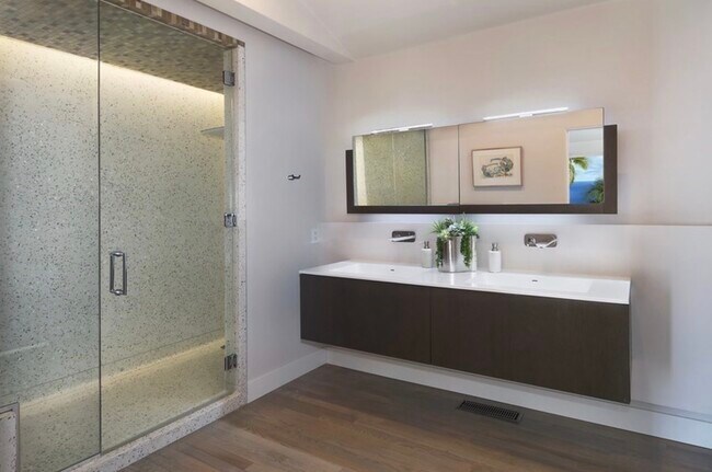 Building Photo - 766 Pelican Dr