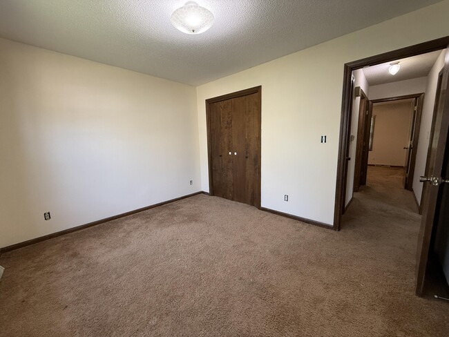 Building Photo - 1307 W Lexington Cir