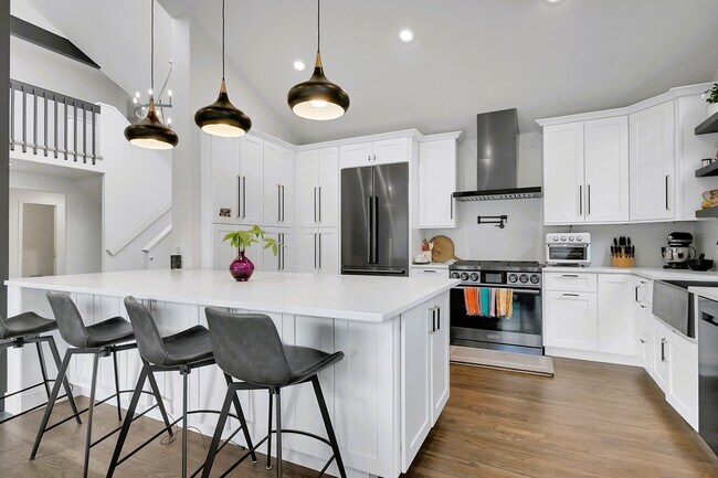 Building Photo - 28384 Kinnikinick Rd