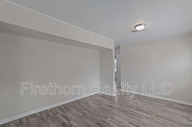 Building Photo - 2528 Luz Dr