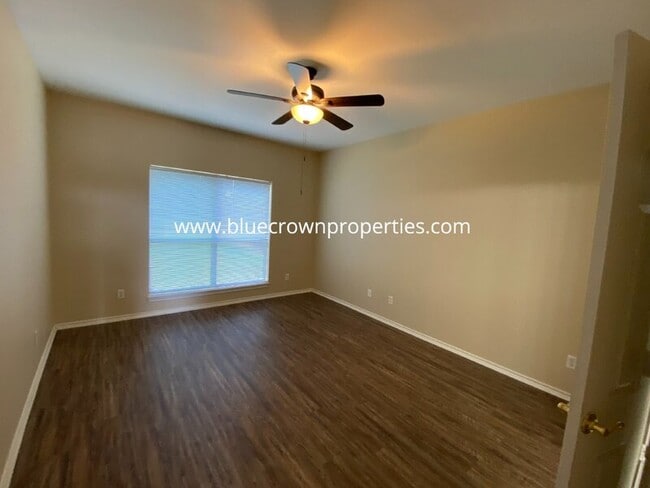 Building Photo - 1829 Carver Dr