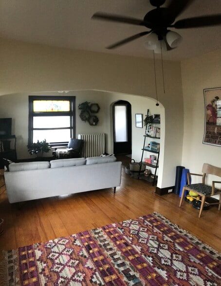 Building Photo - 2404 Lyndale Ave S