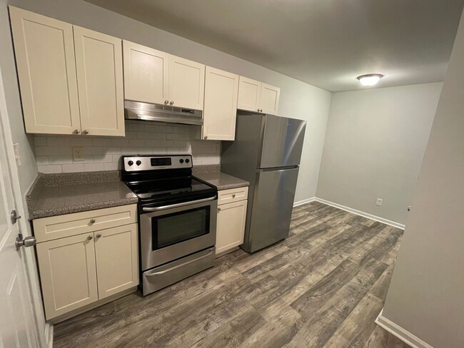 Building Photo - 5913 Lone Oak Dr SW