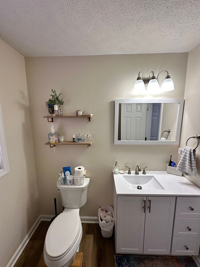 Building Photo - 1641 York Dr NW