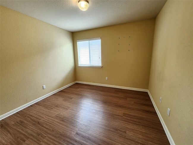 Building Photo - 107 Lavaca Loop