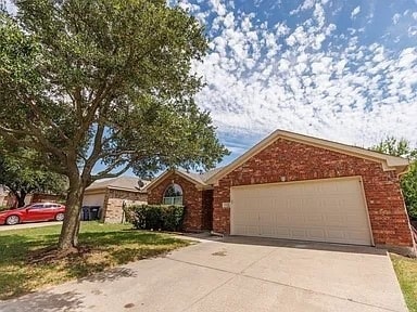 Primary Photo - 2421 Collier Dr